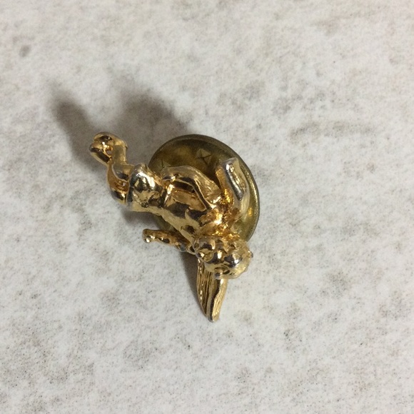 Gold Cupid pin - Picture 2 of 6